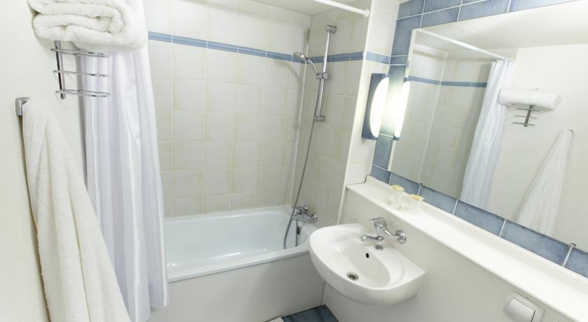 Ampaline Hotel - Perigueux Boulazac Bagian luar foto