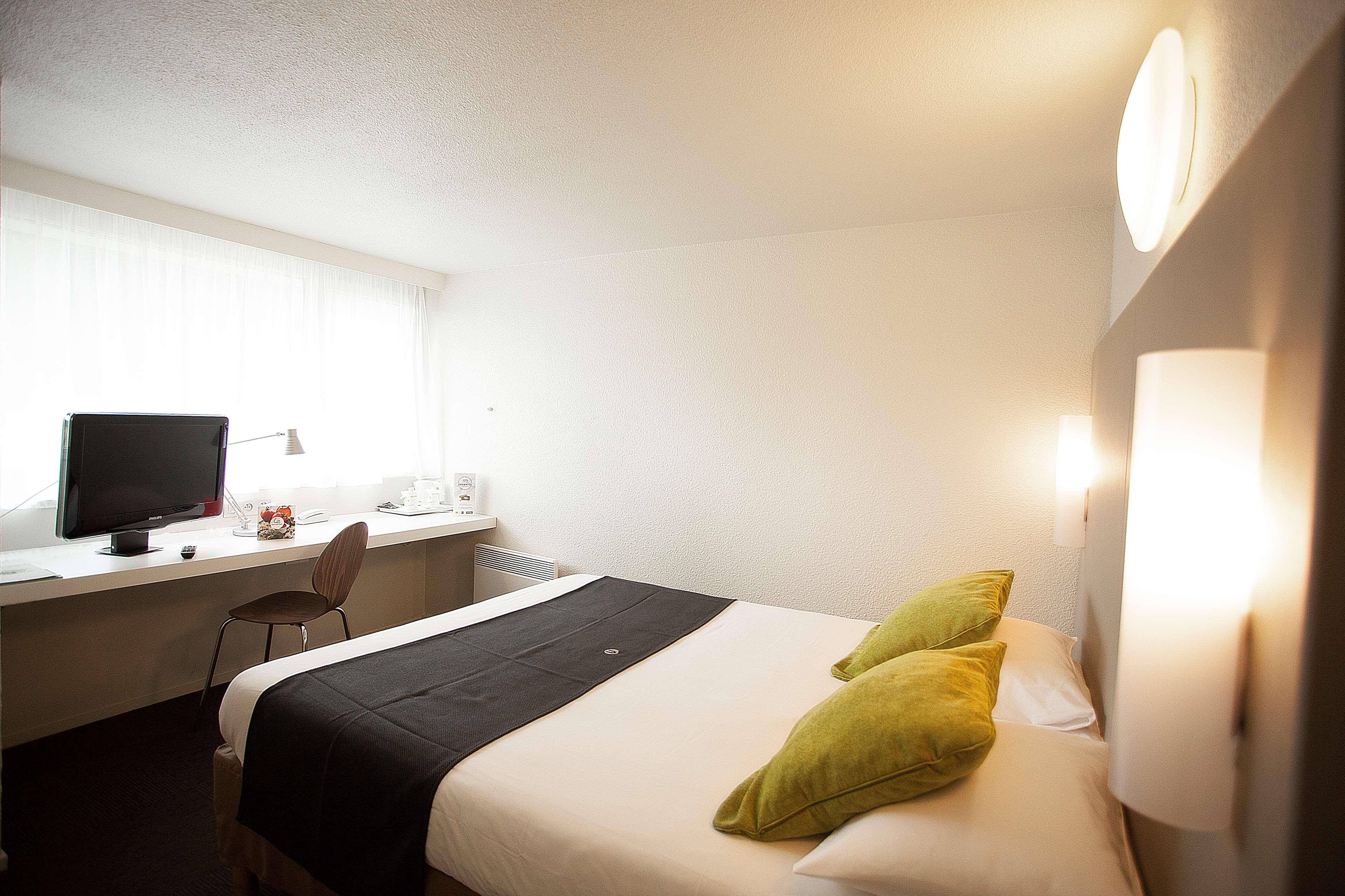 Ampaline Hotel - Perigueux Boulazac Bagian luar foto
