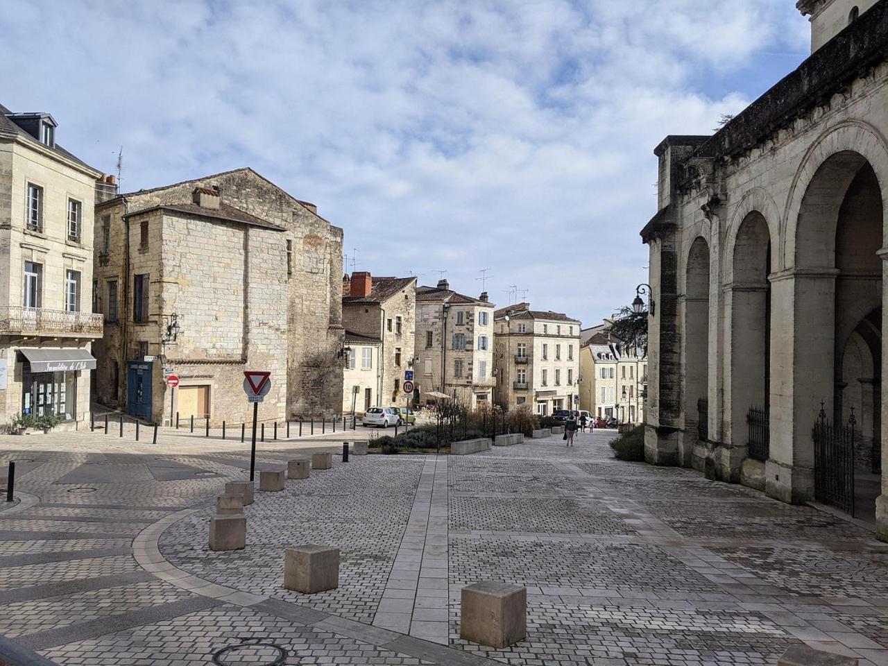 Ampaline Hotel - Perigueux Boulazac Bagian luar foto